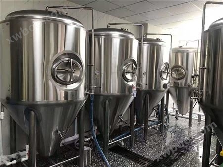 成都酒馆可以生产3000升精酿啤酒设备发酵罐