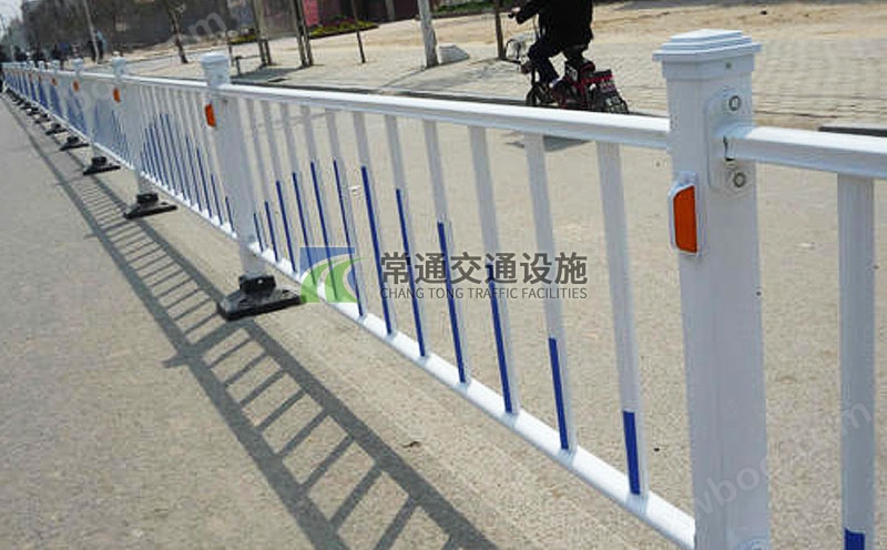 蓝白色锌钢市政护栏机非隔离栏